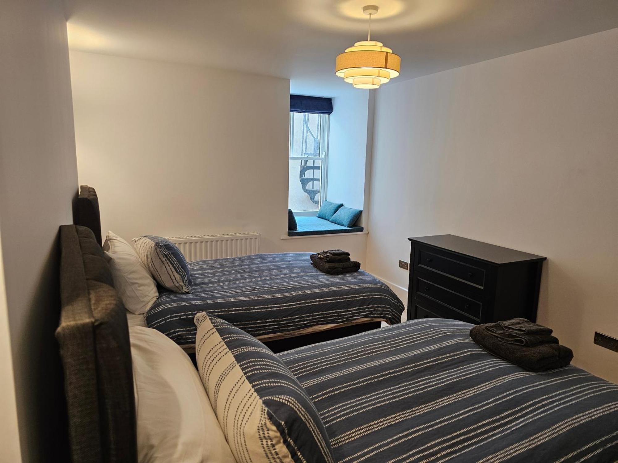 Spacious Modern 2-Bed Parking & Wi-Fi & 65"Oled Bristol Exterior photo