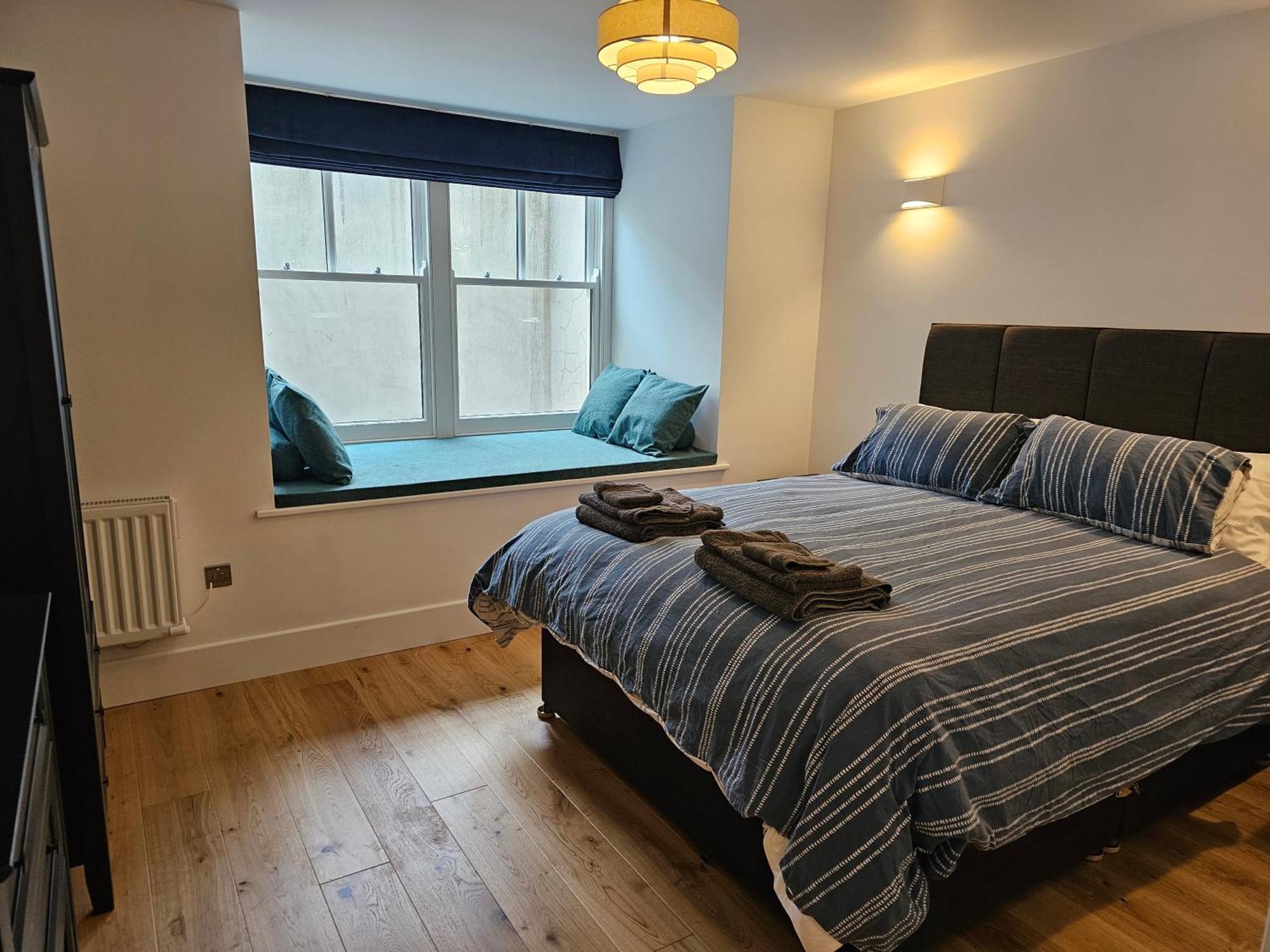 Spacious Modern 2-Bed Parking & Wi-Fi & 65"Oled Bristol Exterior photo